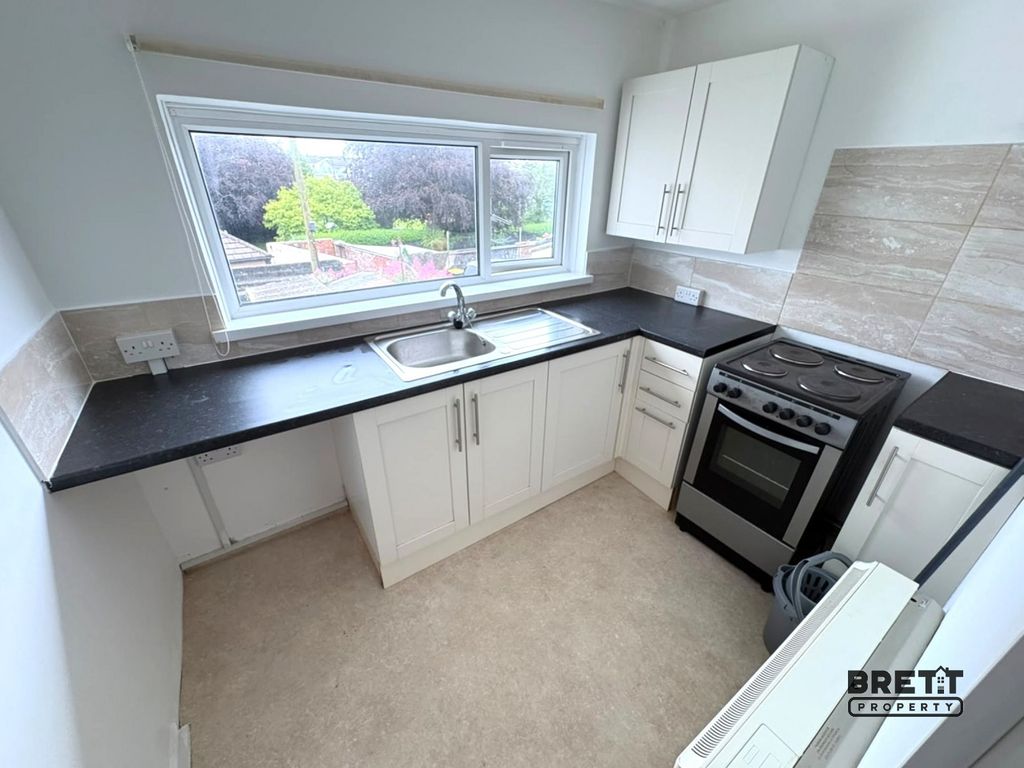 Property photo 3 of 5 Kitchen