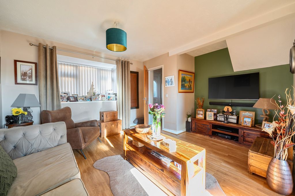 Property photo 2 of 14 138102916691c6Ba97Ba21