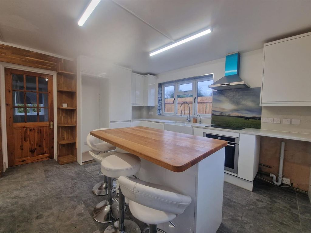 Property photo 2 of 10 37A3Bc58-5E08-4B94-A07d-836Df579c4d1.Jpg
