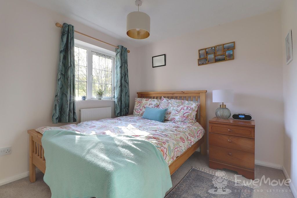 Property photo 3 of 17 Spacious With Fitted Mirror Robes