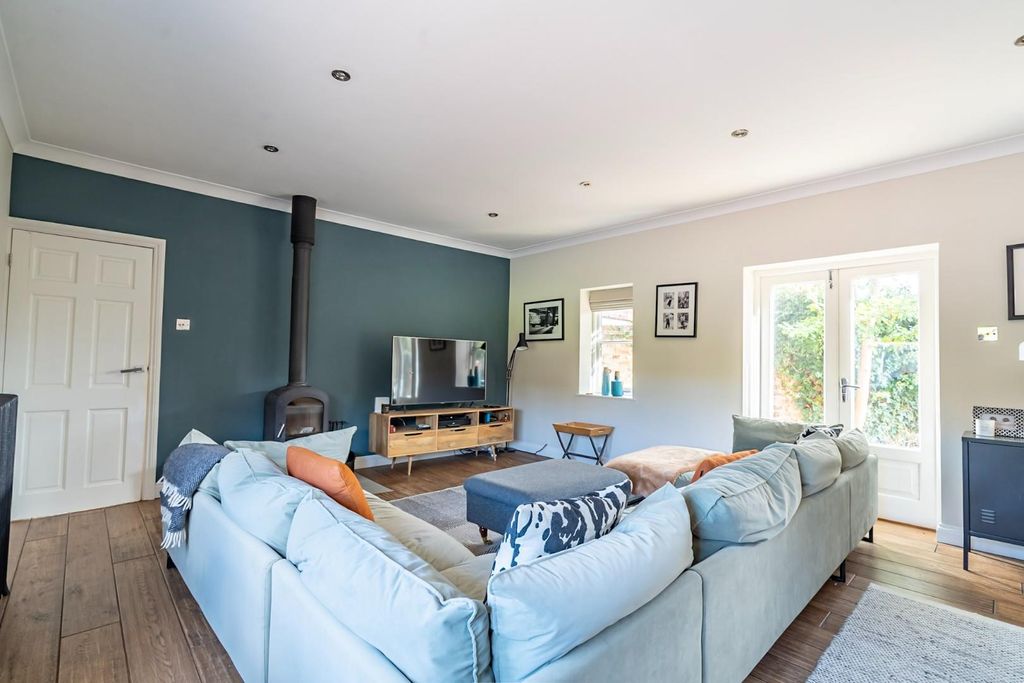 Property photo 3 of 30 Sitting Room