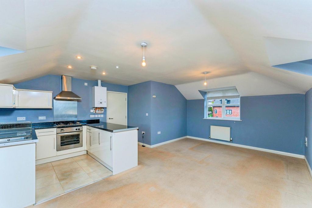 Property photo 3 of 18 Kitchen