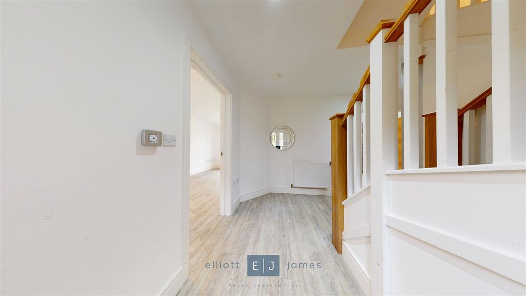 Property photo 2 of 25