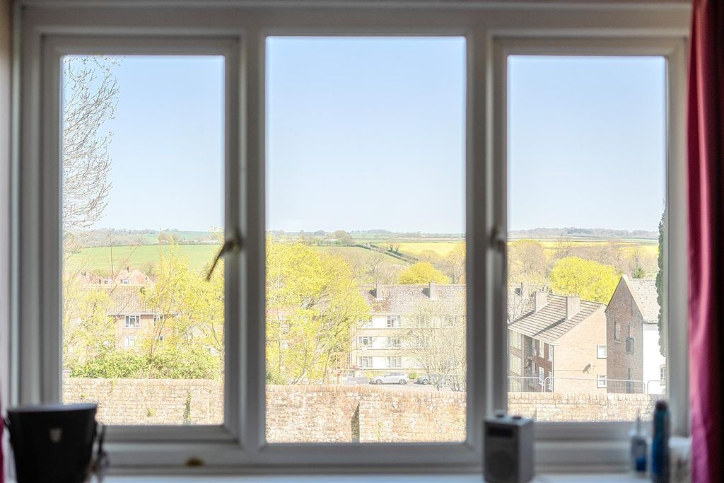 Property photo 2 of 30 1439946-10-69d6430Dd4De4.Jpg