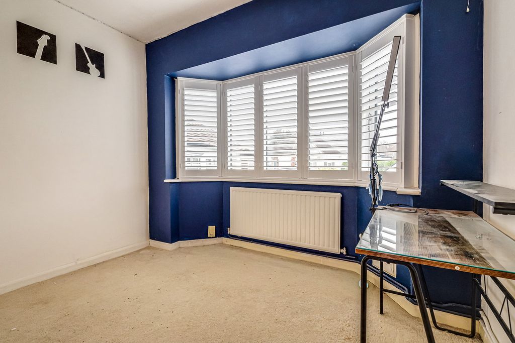 Property photo 2 of 27