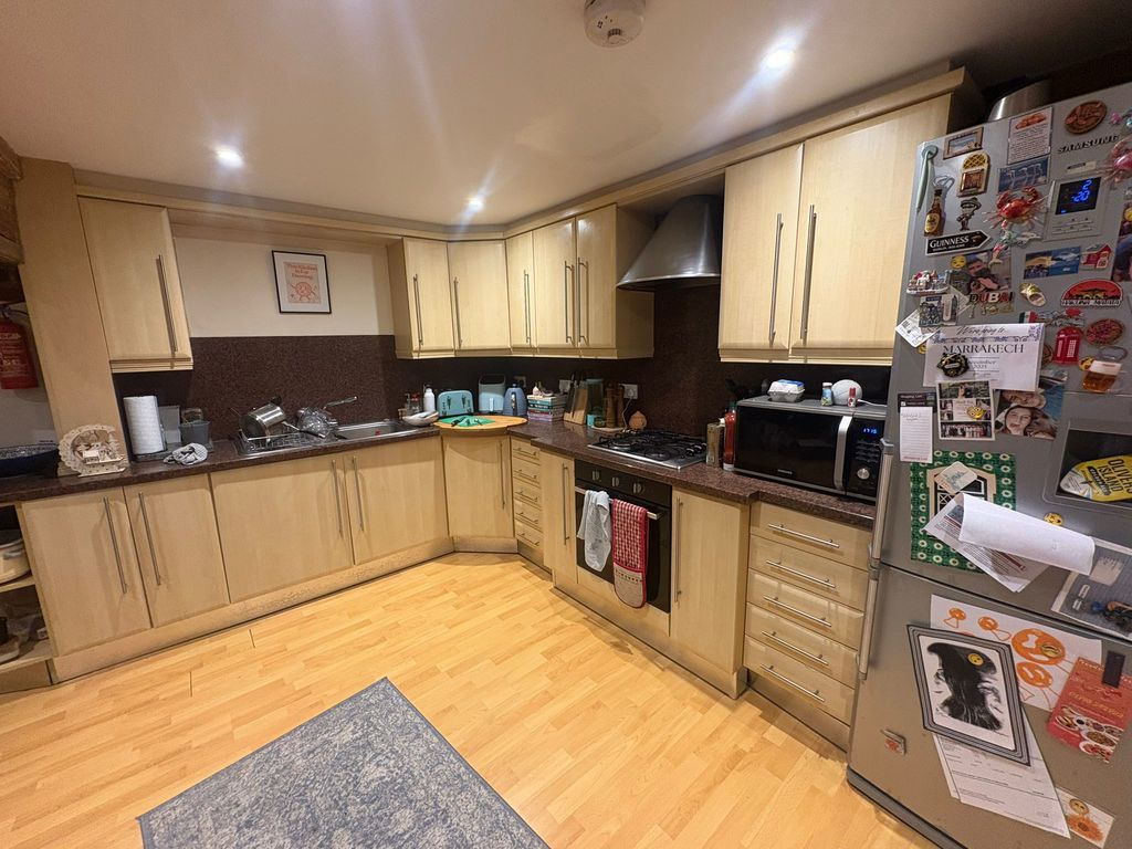 Property photo 2 of 9 Photo 3