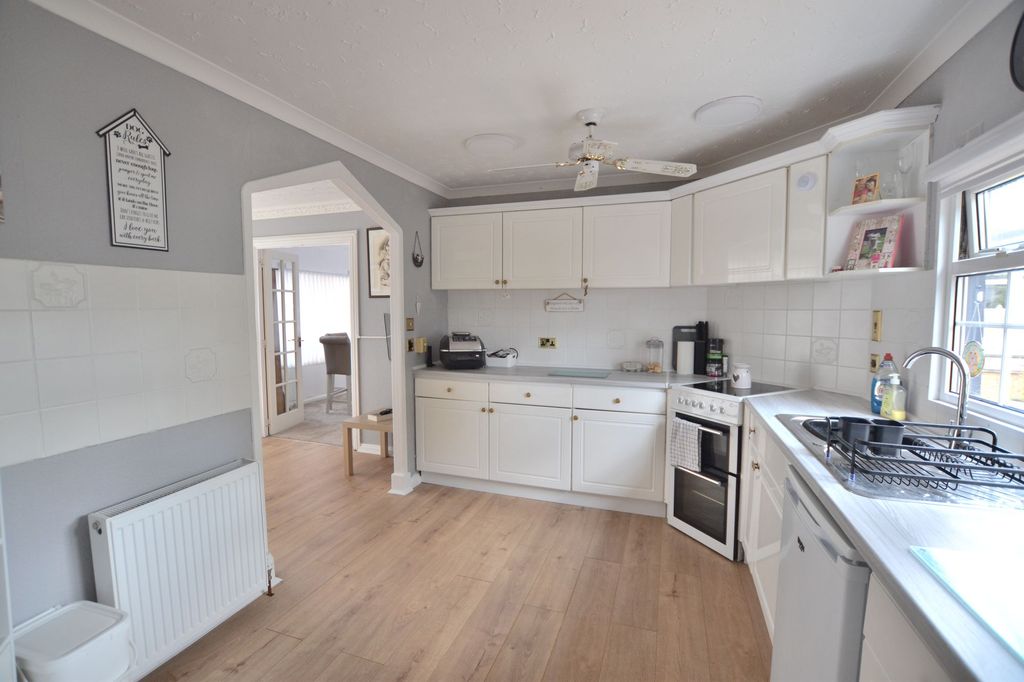Property photo 2 of 22