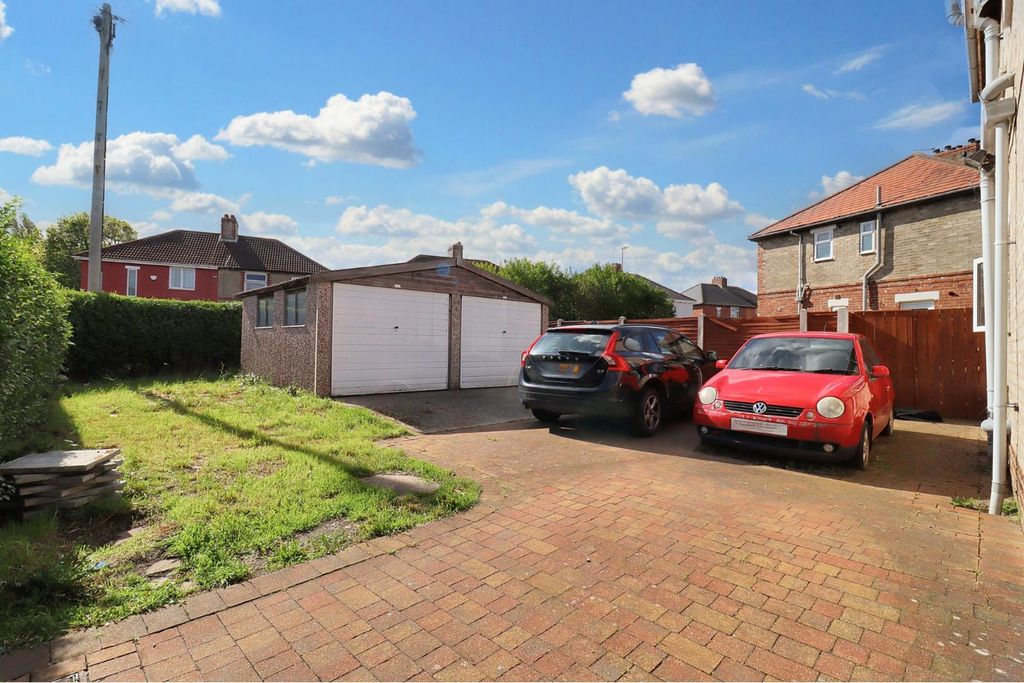 Property photo 2 of 22