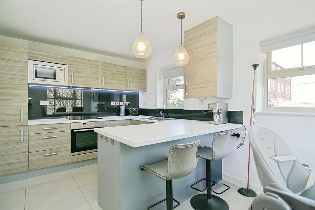 Property photo 3 of 24 Dining Kitchen