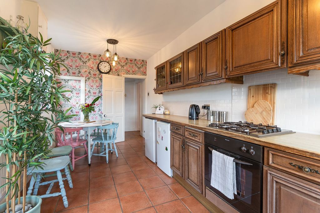 Property photo 3 of 25