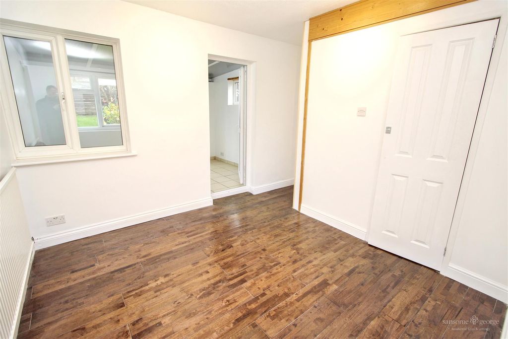 Property photo 3 of 22 Dining Room