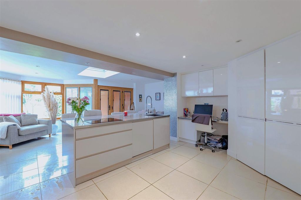 Property photo 3 of 17 Kitchen/Dining Room