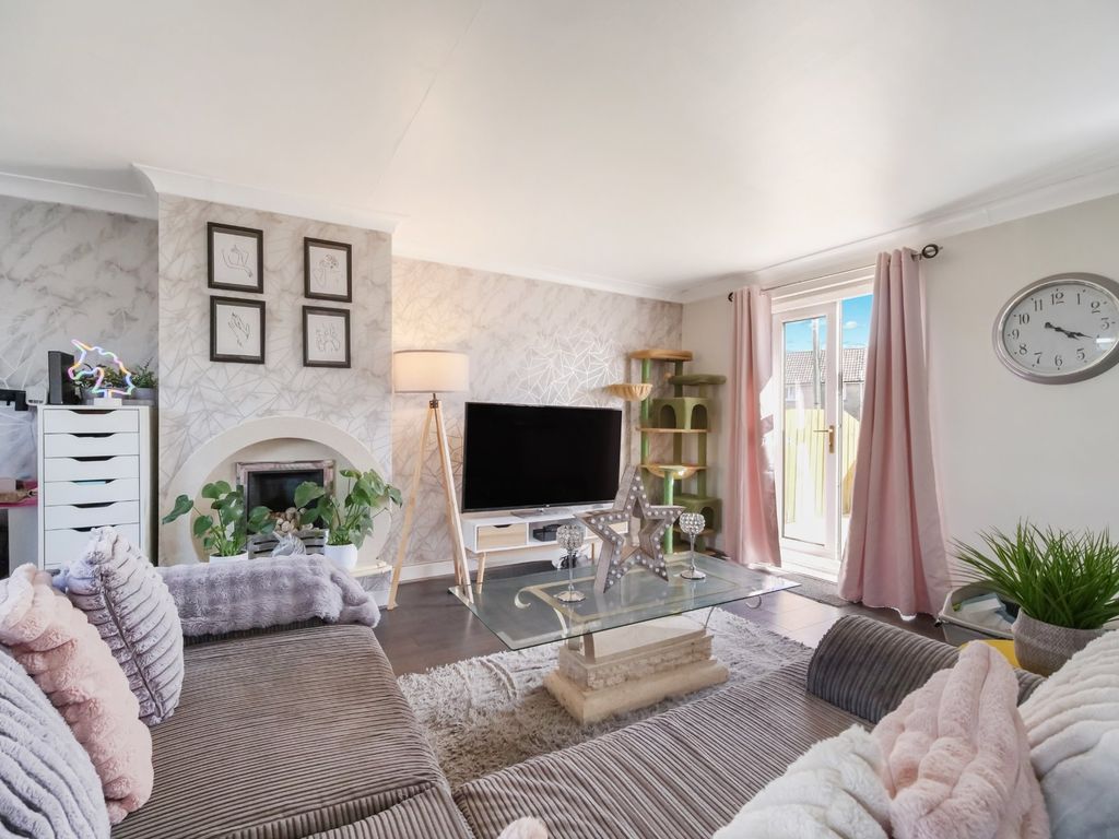 Property photo 2 of 16 Lounge