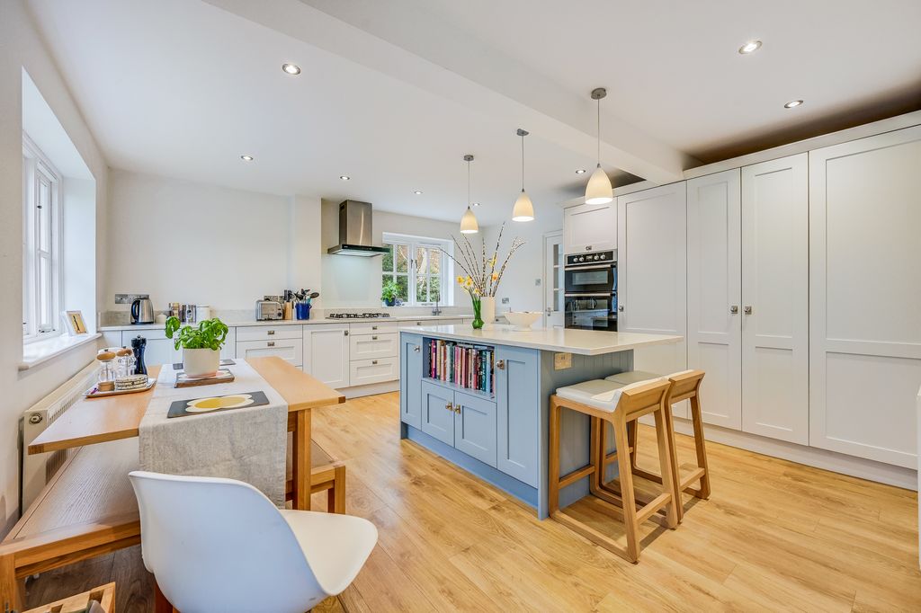 Property photo 2 of 37