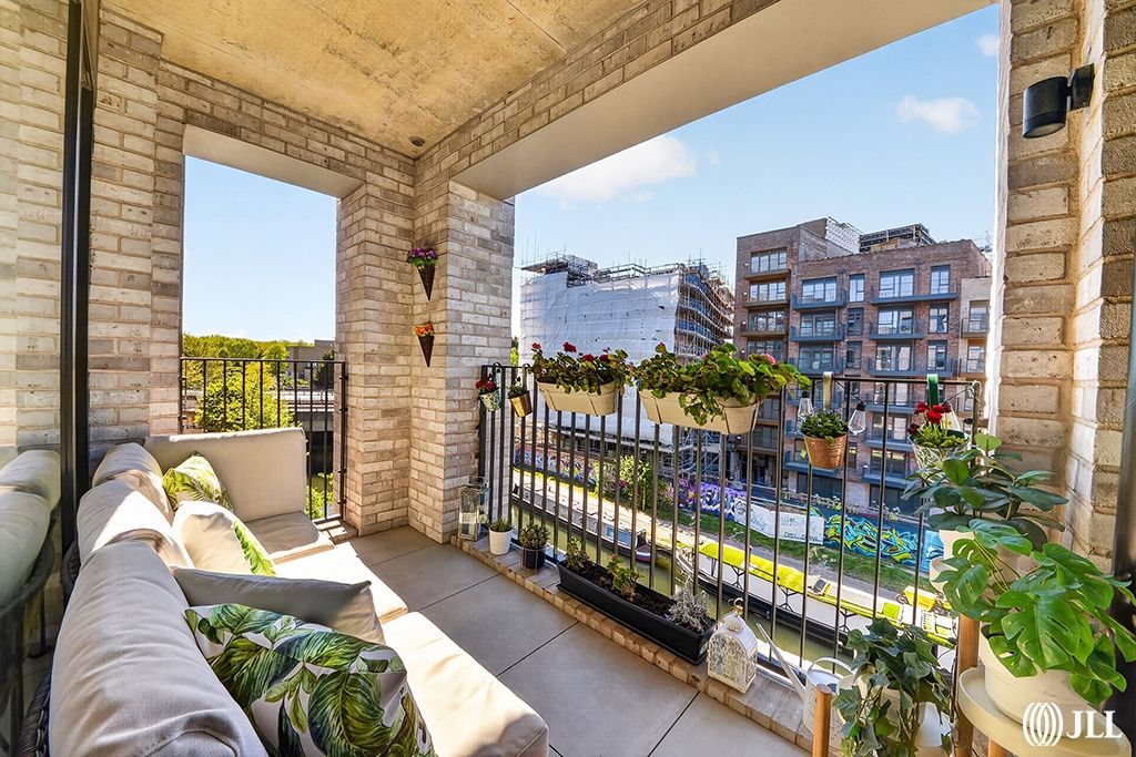 Property photo 2 of 27