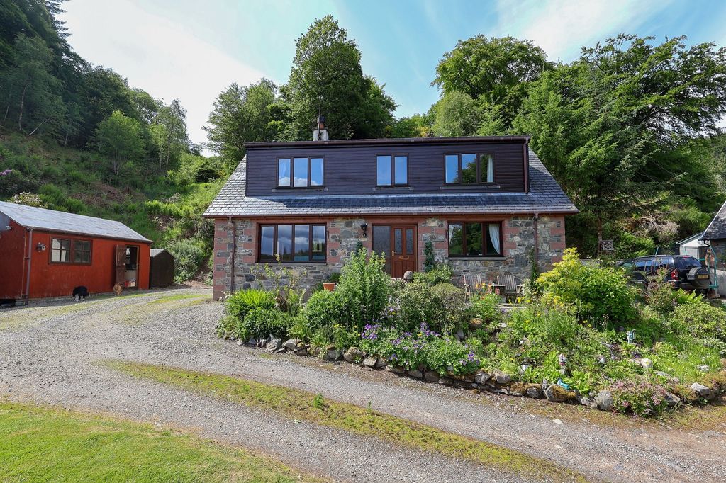 Property photo 2 of 18 Front