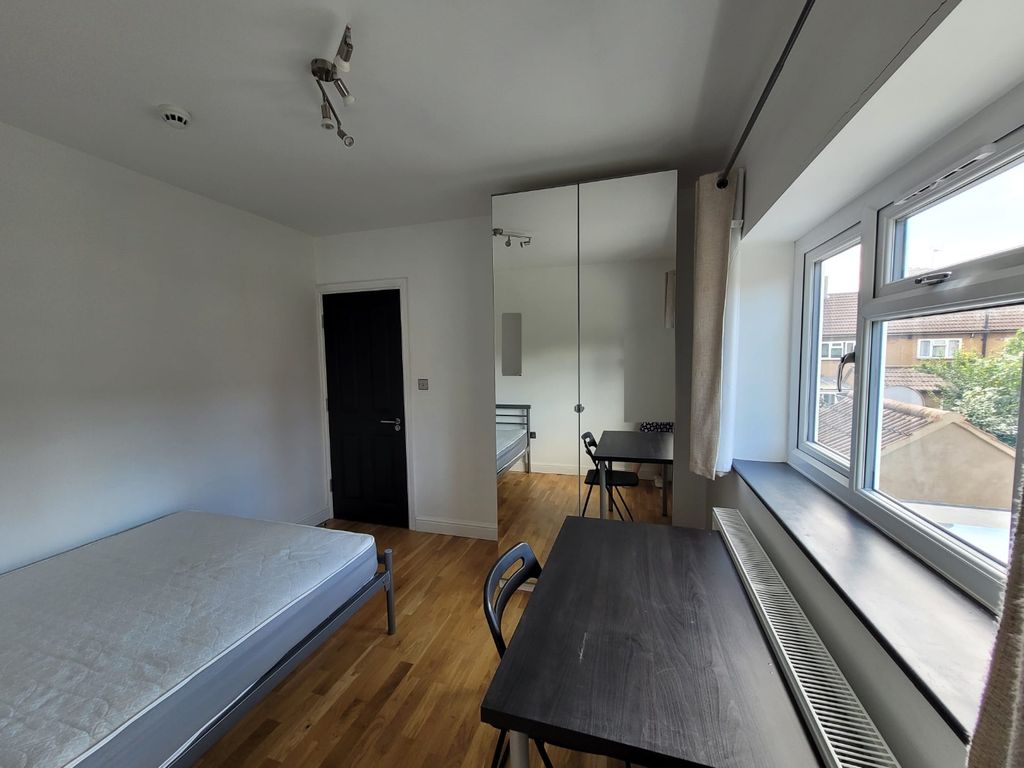 Property photo 2 of 15 Picture No. 05