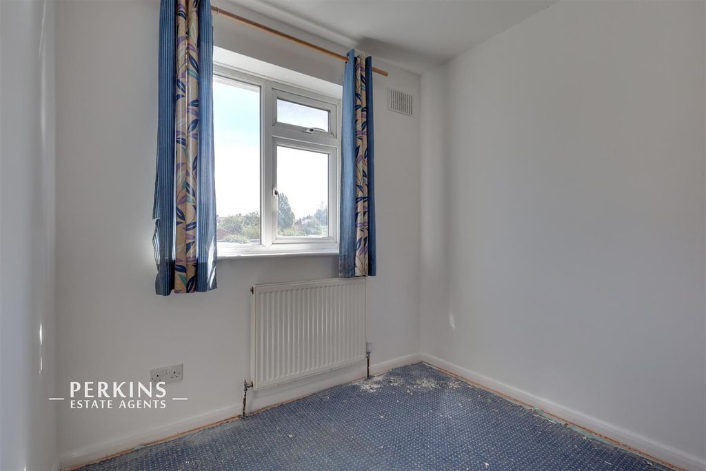 Property photo 3 of 9 Bed 2.Jpg
