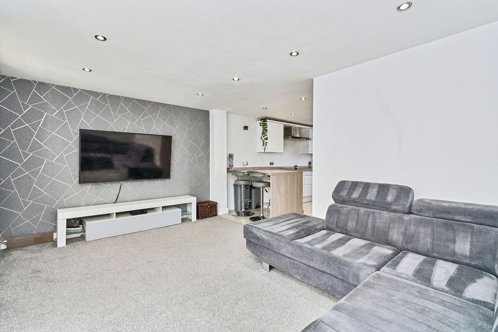 Property photo 2 of 19 Pbox-Img.Jpg