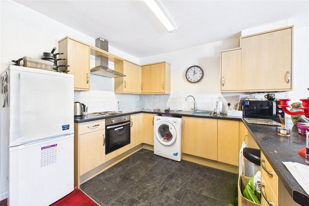 Property photo 3 of 6 Kitchen