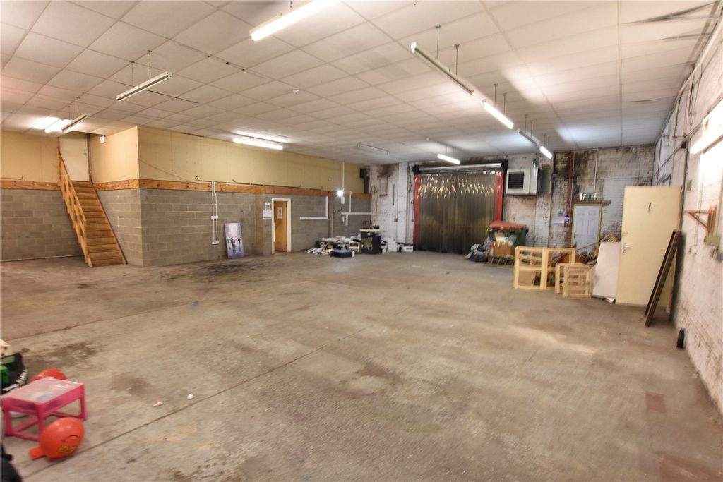 Property photo 2 of 15 Picture No. 14