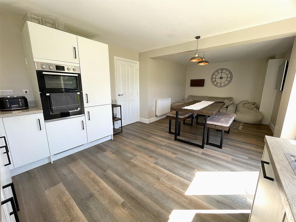 Property photo 2 of 30 Kitchen Diner