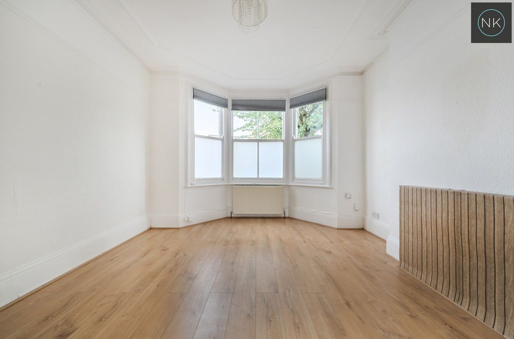Property photo 2 of 25 5241623