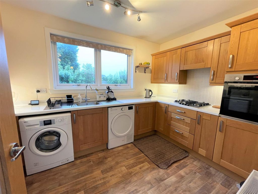 Property photo 3 of 9 Kitchen 1.Jpg