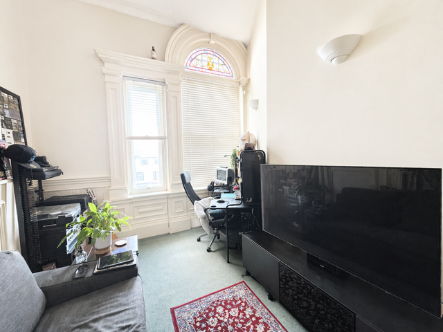 Property photo 3 of 6