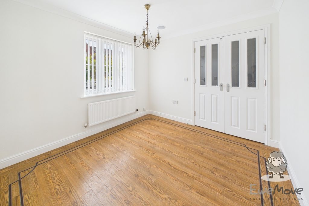 Property photo 3 of 21 8