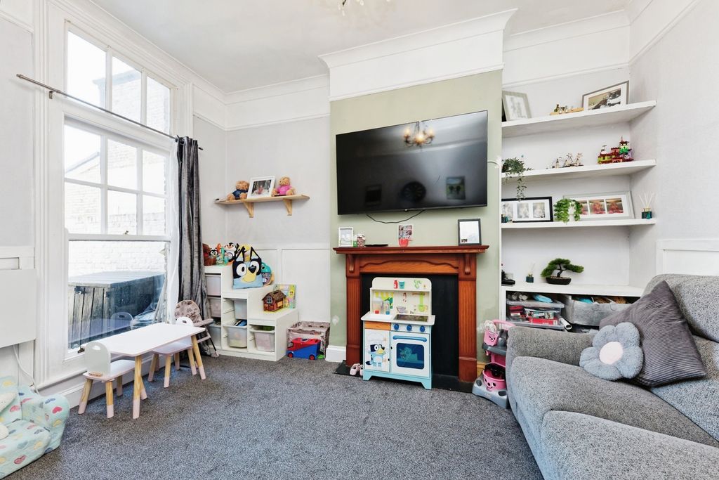 Property photo 3 of 19 Pbox-Img.Jpg