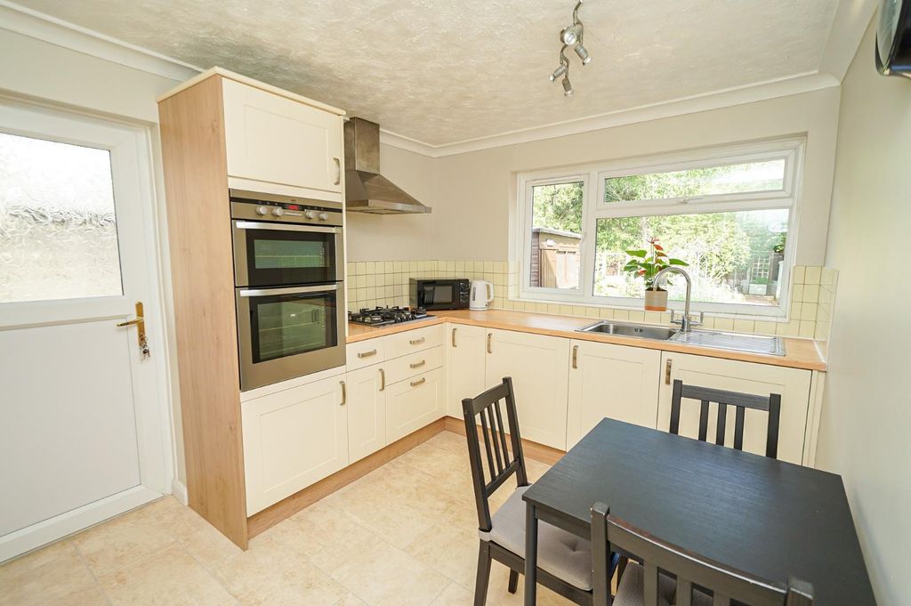 Property photo 3 of 26