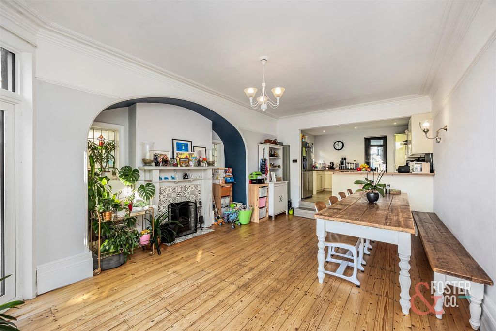 Property photo 3 of 23 Lyndhurst Road, 58-015.Jpg