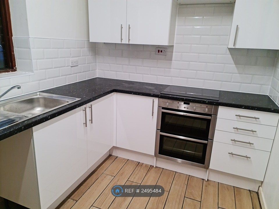 Property photo 3 of 16 Kitchen
