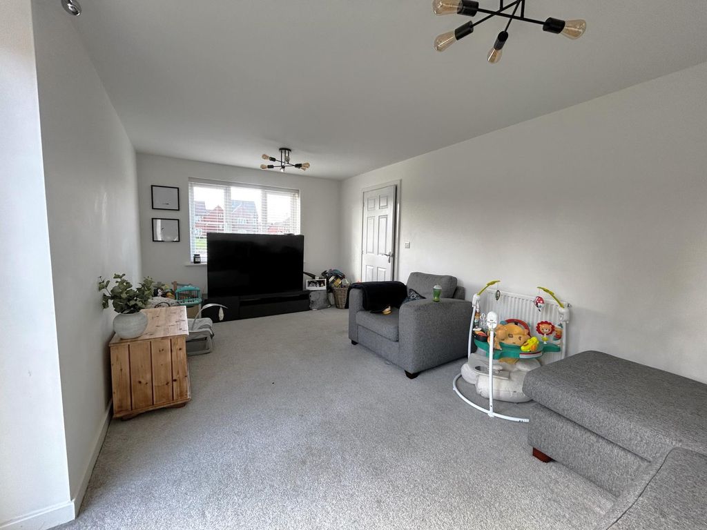 Property photo 3 of 20 2A1E3c6d-27c0-42Bb-B899-5c7Fe8128922 2.Jpg