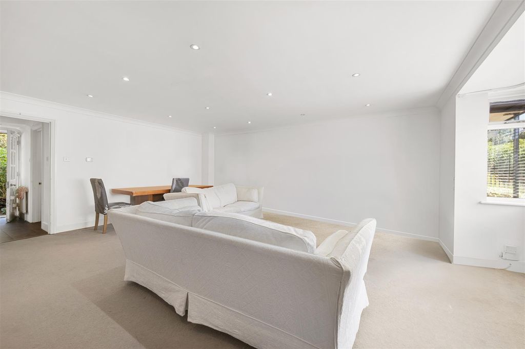 Property photo 3 of 11 Dsc_5027 (1).Jpg