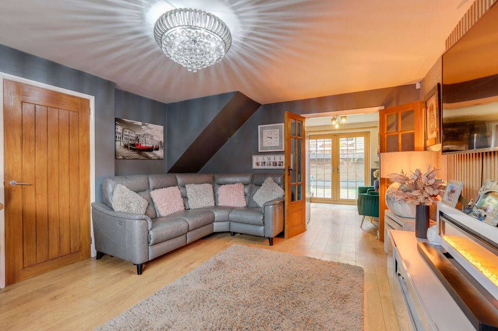 Property photo 2 of 24