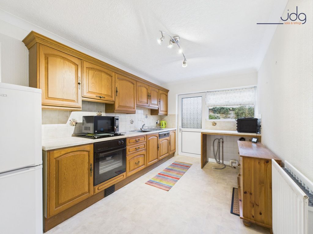 Property photo 2 of 10 Kitchen