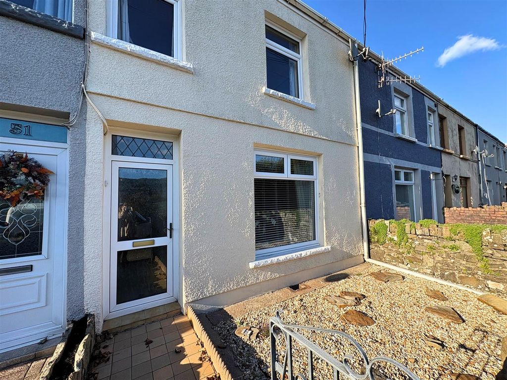 Property photo 1 of 29 Front Forecourt