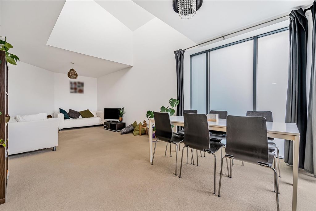 Property photo 2 of 11 Living/Dining
