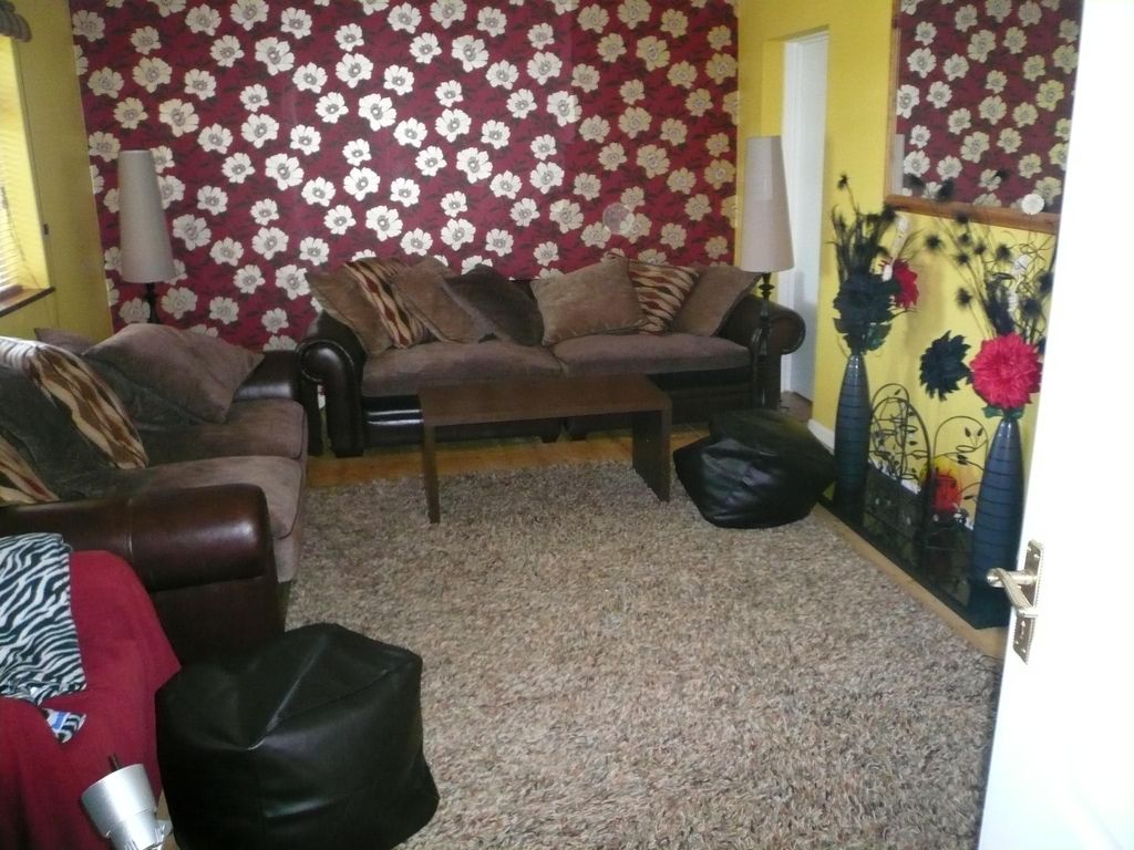 Property photo 2 of 6 Living Room
