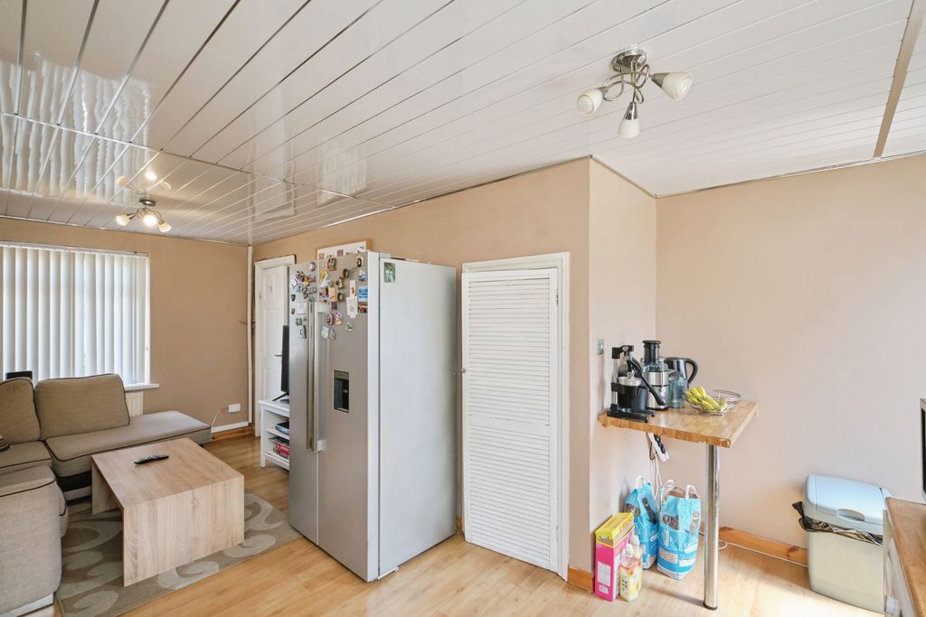 Property photo 2 of 17 Photo