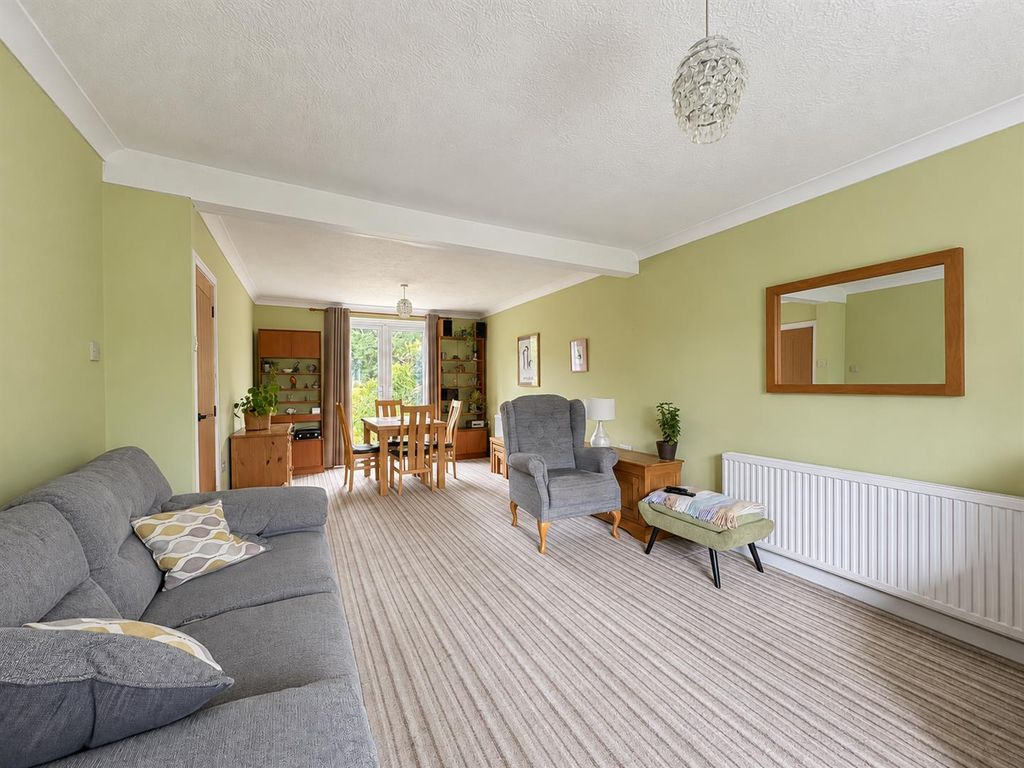 Property photo 3 of 18 Living Diningroom.Png