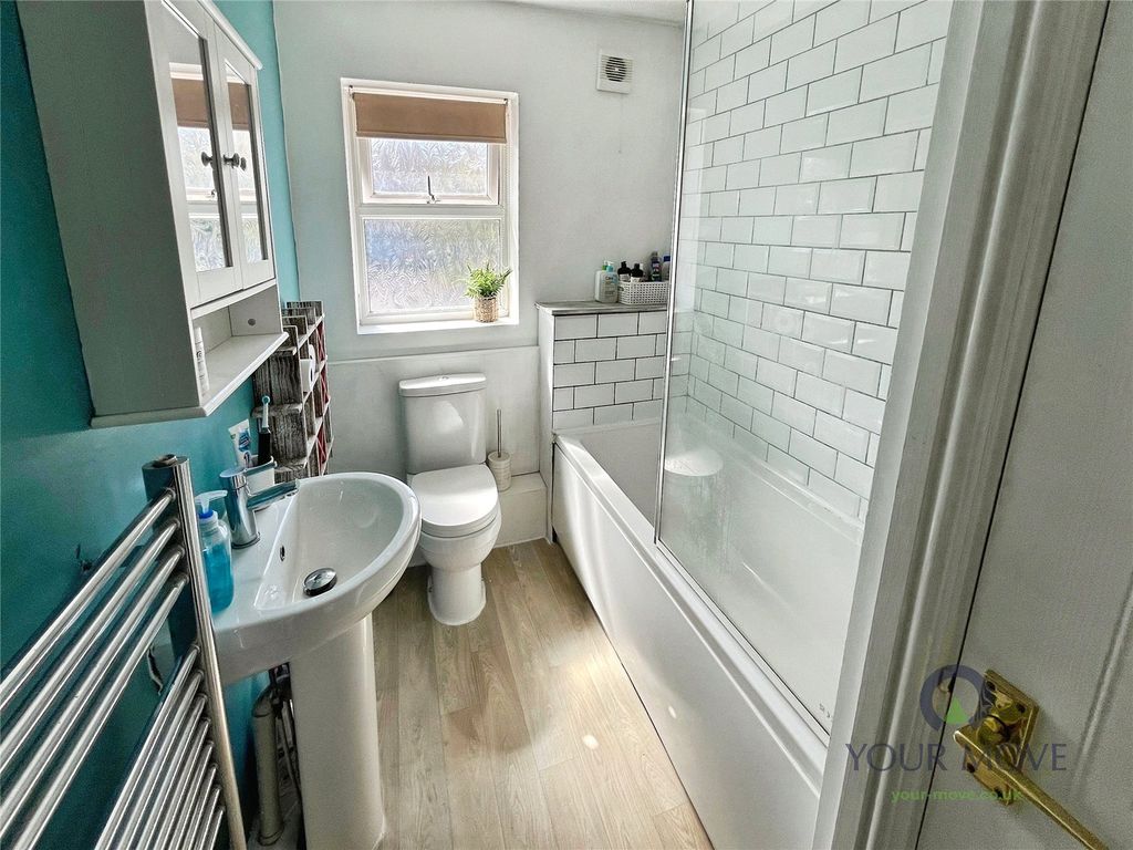 Property photo 2 of 19 Bathroom