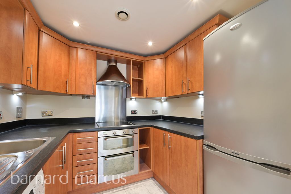 Property photo 2 of 8 Kitchen