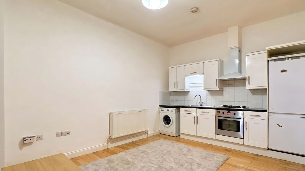 Property photo 2 of 10 Kitchen