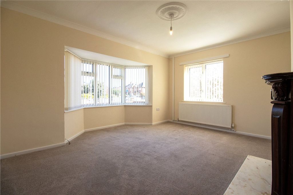 Property photo 2 of 19 Lounge