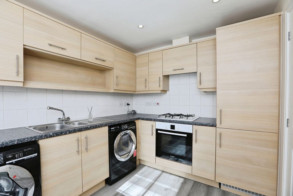 Property photo 2 of 16 Kitchen