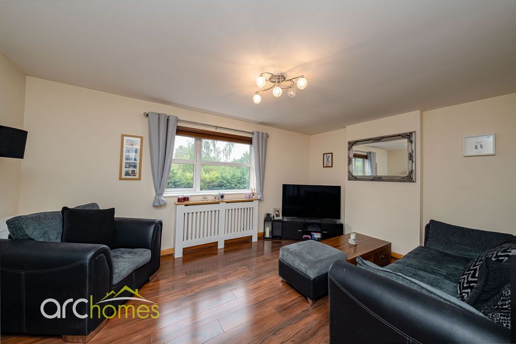 Property photo 2 of 25