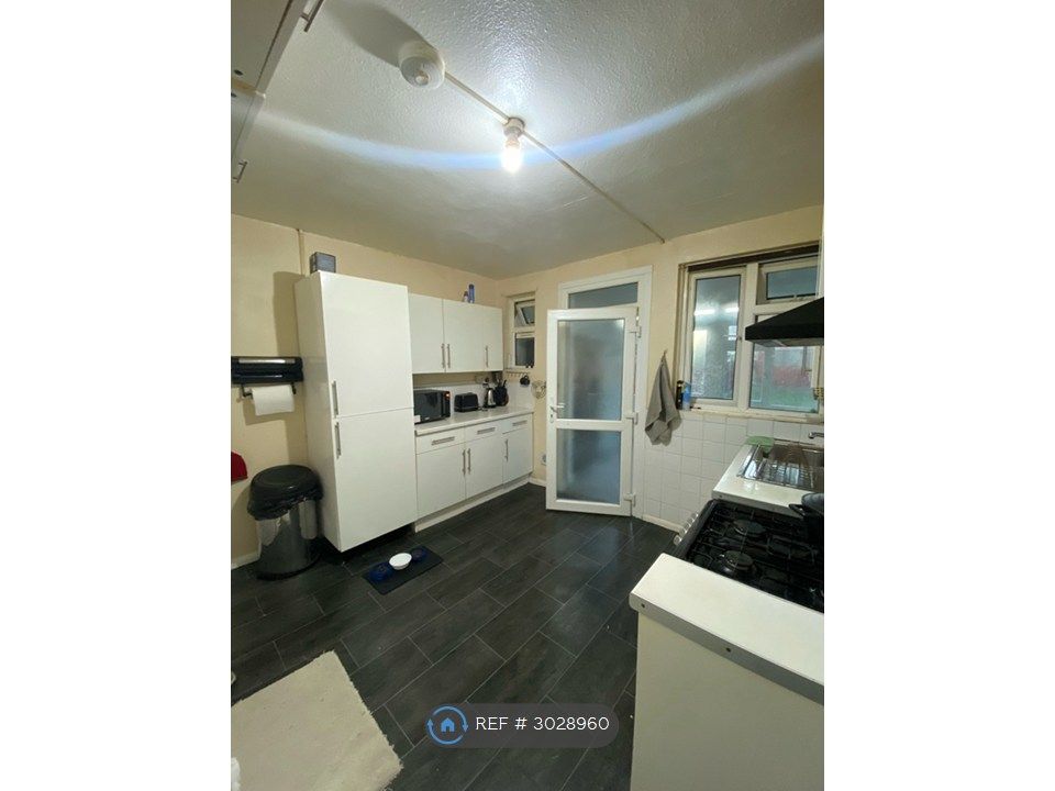 Property photo 2 of 7 Kitchen